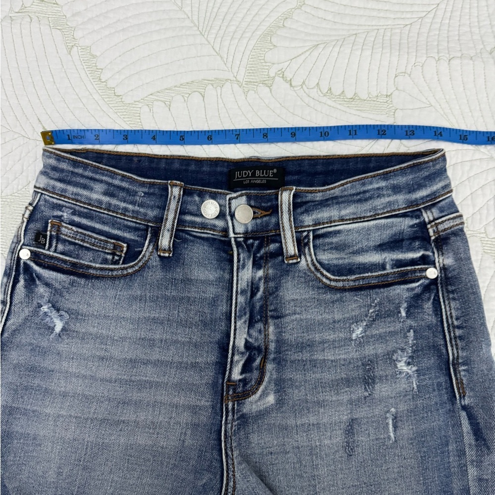 Judy Blue Women's Frayed Hem Jean Shorts - Size M - Picture 5 of 9